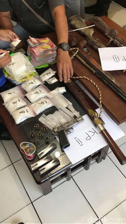 Eks Polisi Bandar 1,8 Kg Sabu dan Punya Senjata Api Ditangkap di Indragiri Hulu