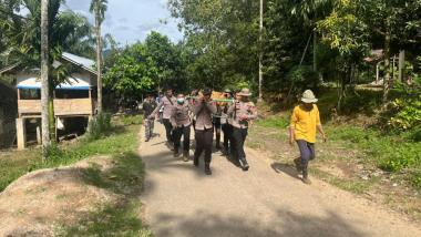 bibu-dan-anak-terseret-banjir-di-agam-sumbar-ditemukan-dalam-kondisi-meninggal-duniab