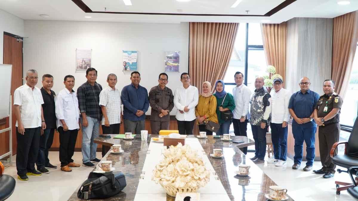 Bertemu Kajati Akmal Abbas, PWI Riau Pererat Silaturahmi hingga Sampaikan Program Kerja