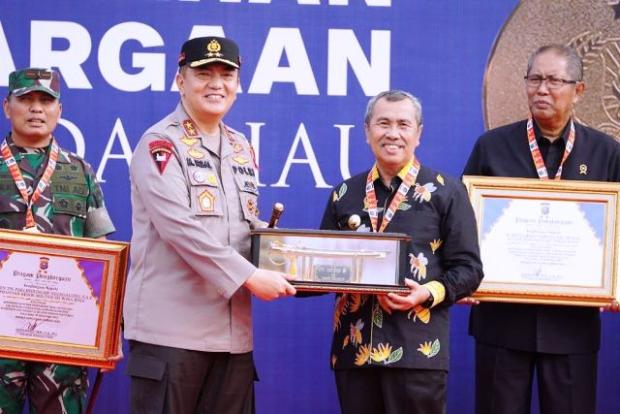 Gubernur Riau Terpilih sebagai Forkopimda Terfavorit Tahun 2022