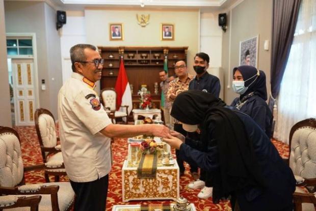Syamsuar Bangga Anak Riau Diterima Magang di Thailand dan Filipina
