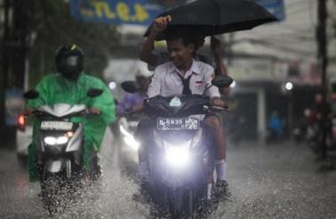 <b>Potensi Hujan dengan Intensitas Ringan Hingga Sedang Terjadi di Riau</b>