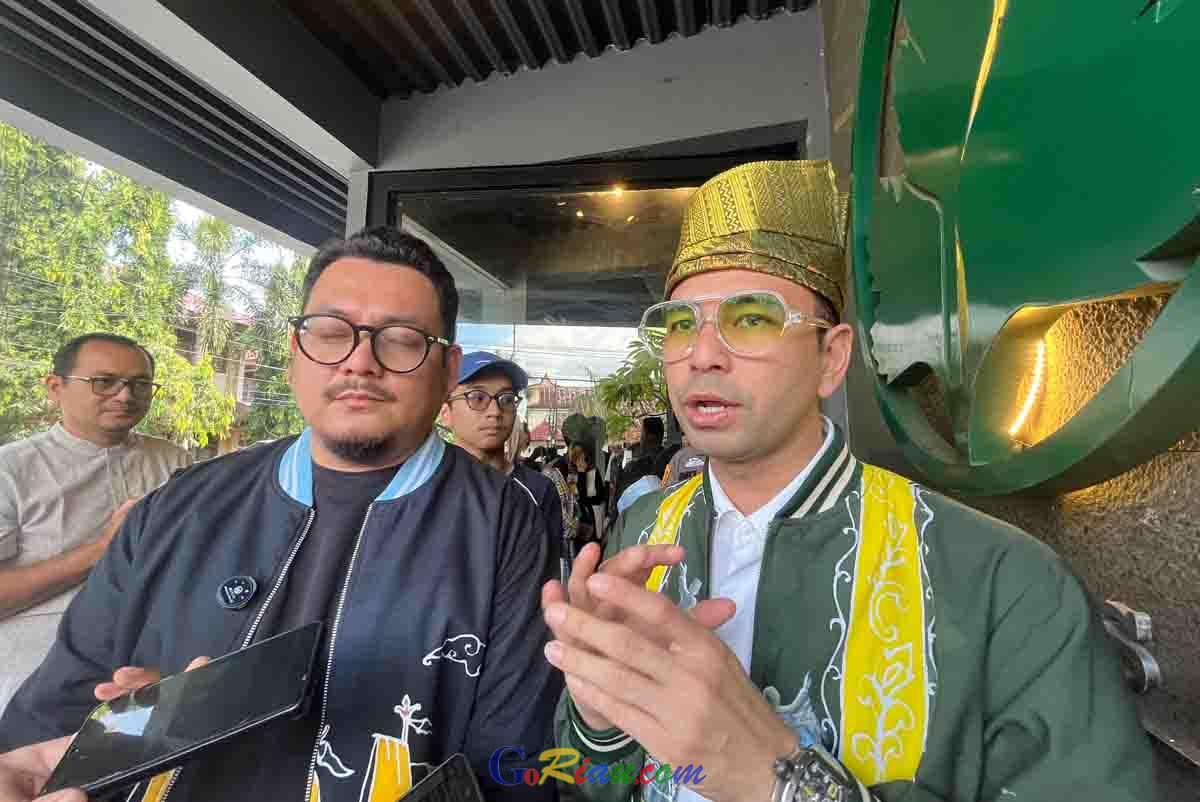 <b>Datang ke Riau Serap Aspirasi Seniman, Utusan Presiden Raffi Ahmad Janji akan Sampaikan ke Kemenlu agar Karya Anak Daerah Ditampilkan di Kedutaan</b>