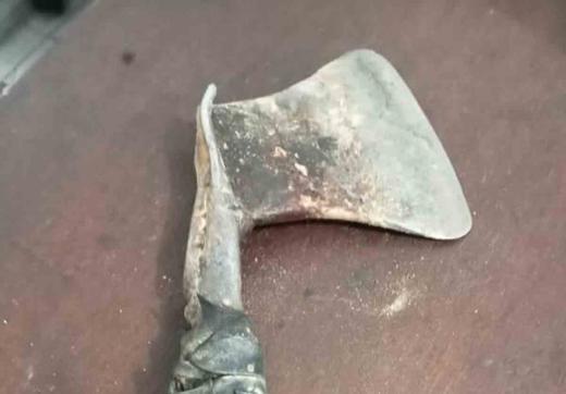 Kedapatan Sekamar dengan Istri Orang hanya Pakai Sarung, Pria di Riau Dibacok Pakai Kapak