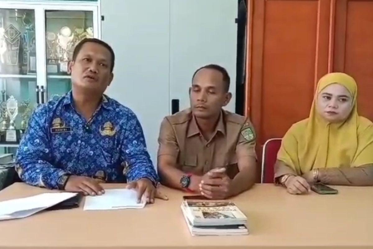 <b>Heboh Siswa di Rokan Hulu Riau Terpaksa Gadai HP demi Bisa Ikut Ujian, Guru: Siapa yang Memberi Tahu Ini ke Wartawan?</b>