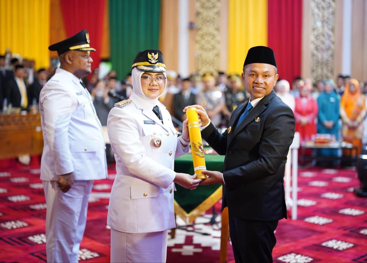 <b>Kisah Afzi Z, Anak Penjual Lontong yang Belasan Tahun sebagai Wartawan Itu Kini Menjadi Bupati Siak</b>