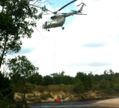 Helikopter Dikerahkan Lakukan ”Water Bombing” di Taman Nasional Tesso Nilo