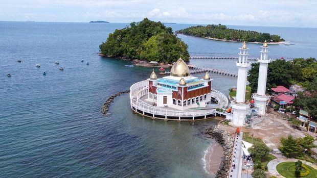 Sekilas tentang Objek Wisata Pantai Carocok di Painan Sumbar