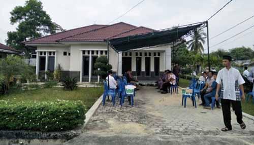 Pemandu Acara ”DR OZ Indonesia” Meninggal, Kerabat dan Tetangga Berdatangan ke Rumah Duka di Pekanbaru