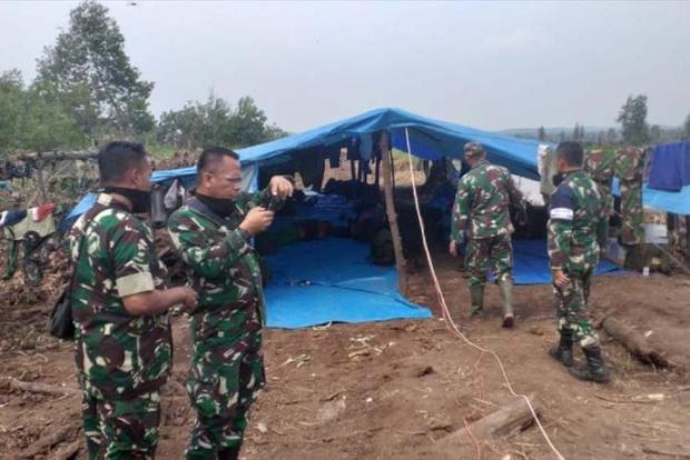 Cerita Petugas TNI Rela Tidur di Kawasan Karhutla demi Padamkan Api di Lahan Gambut Pelalawan