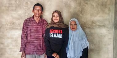 kisah-nuraini-anak-nelayan-sungai-rokan-raih-beasiswa-phr-ke-universitas-pertamina