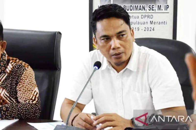 <b>80 Tahun Indonesia Merdeka, Ribuan Warga Kepulauan Meranti Masih Minum Air Tadah Hujan</b>