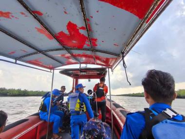 bkapal-pompong-pengangkut-pekerja-sagu-tenggelam-di-perairan-mengkikip-kepulauan-meranti-2-hilangb