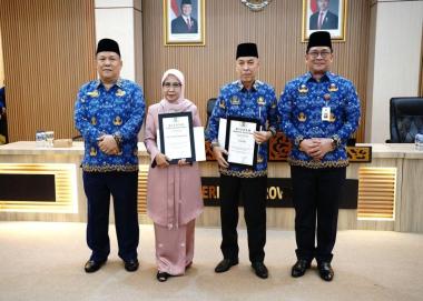 bdedikasi-puluhan-tahun-tanpa-cacat-pemprov-riau-lepas-dua-kepala-dinas-purnatugasb