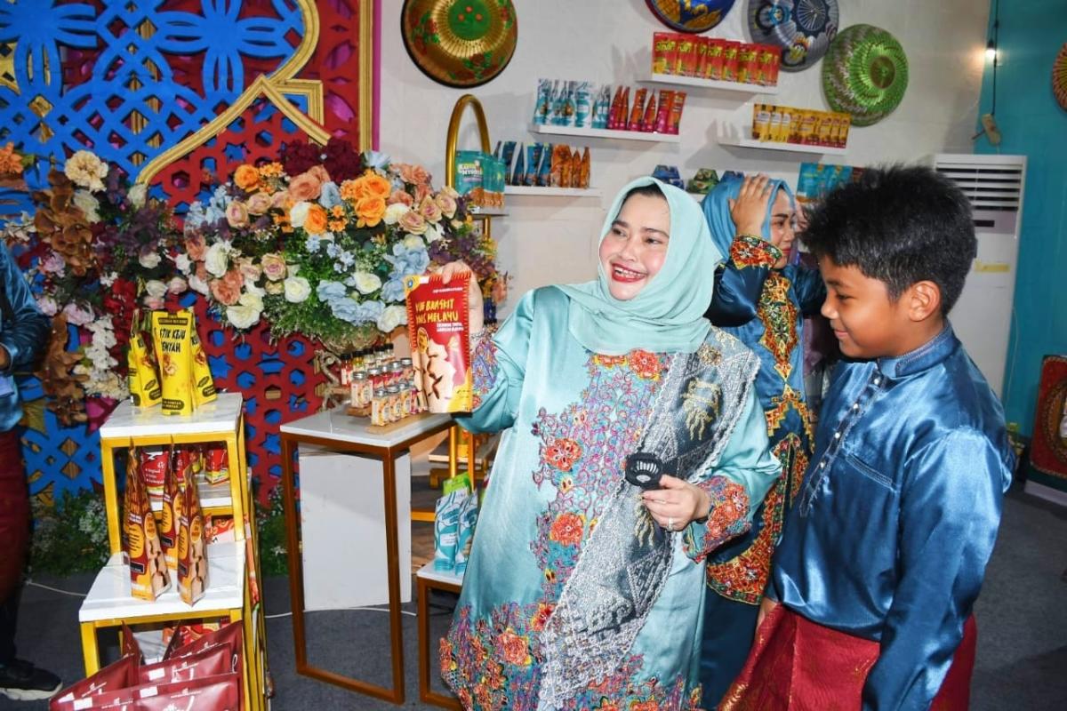 Buka Pameran Stan Bazar MTQ ke-48 Kabupaten Bengkalis, Bupati Kasmarni Ajak Masyarakat Ikut Berbelanja