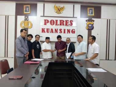 bberjabat-tangan-di-mapolres-kuantan-singingi-polemik-polda-sitanggang-dan-datuk-darwis-berakhir