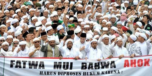 Massa dari Riau Tiba di Jakarta Gabung Demo ”Tangkap Ahok”