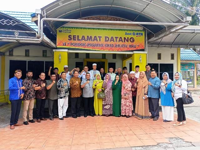 Hari Pertama Bertugas, Plt Gubernur Riau Silaturahmi dengan LAMR