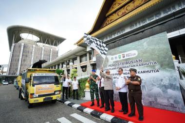 bpemprov-riau-dan-polda-riau-bersinergi-distribusikan-ratusan-papan-peringatan-di-area-rawan