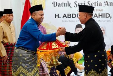 bgubernur-riau-akan-dianugerahi-gelar-adat-datuk-seri-setia-amanah-dari-lam-riaub