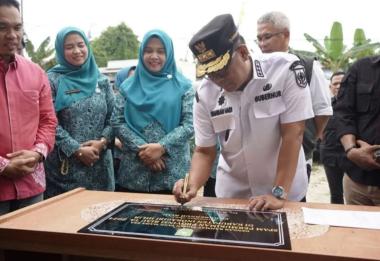 bpenjabat-gubernur-resmikan-spam-yang-dibangun-dinas-pupr-riau-di-sungai-salak-kabupaten-inhilb