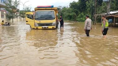 bjalintim-jambiriau-di-wilayah-merlung-tanjabbar-terendam-banjirb