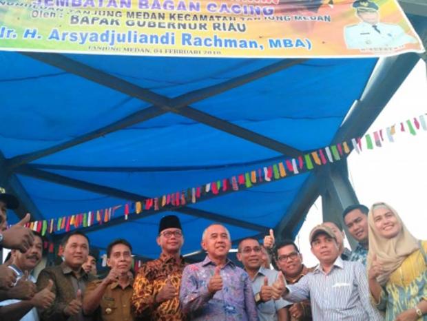 Warga Tanjungmedan Rokan Hilir Akhirnya Bebas dari Isolasi setelah Jembatan Bagancacing Diresmikan Gubernur Riau Arsyadjuliandi