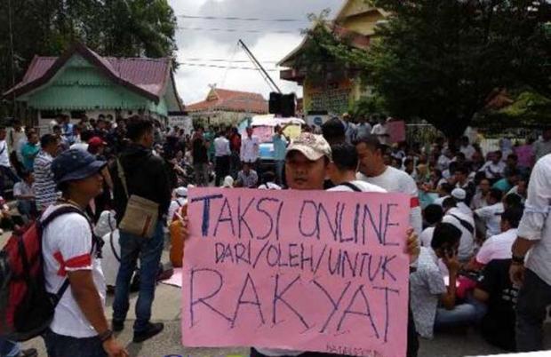 Bermasalah dengan Taksi Konvensional, Ratusan Pengemudi Angkutan <i>Online</i> di Kota Pekanbaru Berunjuk Rasa ke DPRD Riau