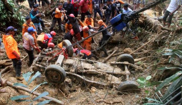 Banjir dan Longsor di Perbatasan Riau-Sumbar Telan 5 Korban Jiwa
