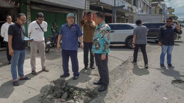 Pj Gubernur Janji Jalan Rusak di Pekanbaru Sudah Mulus sebelum Lebaran