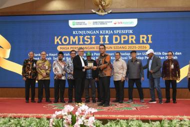 bkomisi-ii-dpr-ri-kunjungi-riau-dorong-penguatan-peran-bumd-dan-bank-daerah-untuk-dongkrak-padb