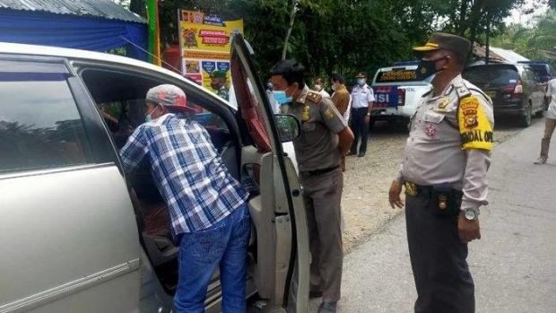 Pemudik di Riau Coba-Coba Kelabui Polisi dengan Berangkat Malam Hari