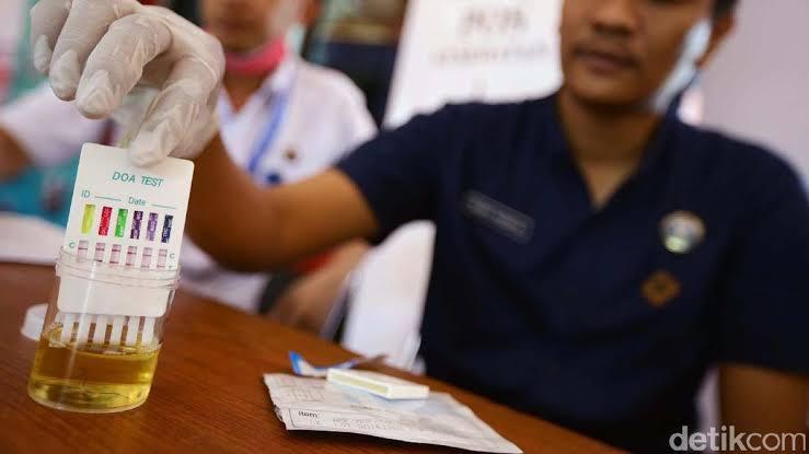 <b>Wali Kota Gandeng BNN Gelar Tes Urine, 4 Camat & Lurah di Medan Terindikasi Positif Narkoba</b>