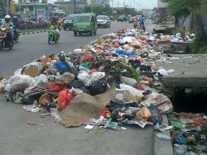 Tumpukan Sampah Mengepung Kota Pekanbaru