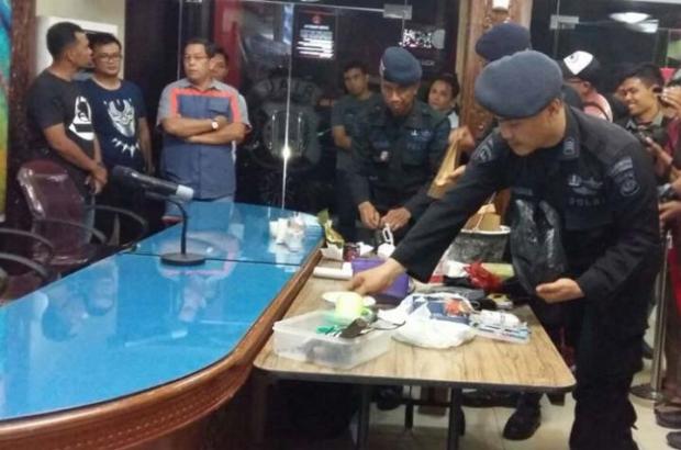 Polisi Sita Buku Paramiliter dan Video ISIS dari Terduga Teroris yang Ditangkap di Universitas Riau