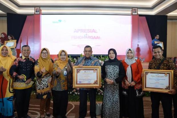 Pemprov Riau Terima Penghargaan dari BKKBN RI, Terbaik Nasional <i>Grand Design</i> Pembangunan Kependudukan