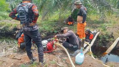 bsumber-air-terdekat-400-meter-hanya-bisa-dijangkau-sepeda-motor-karhutla-masih-membara-di