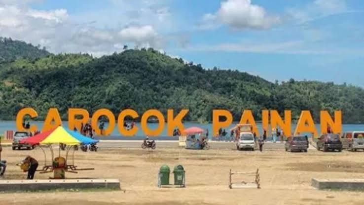 <b>Tingkatkan Wisatawan, Pemkab Pesisir Selatan Hadirkan Bus dari Bandara Minangkabau Menuju Pantai Carocok Painan</b>