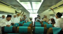 bandara-ssk-ii-pekanbaru-lumpuh-jemaah-haji-terpaksa-pulang-naik-kapal