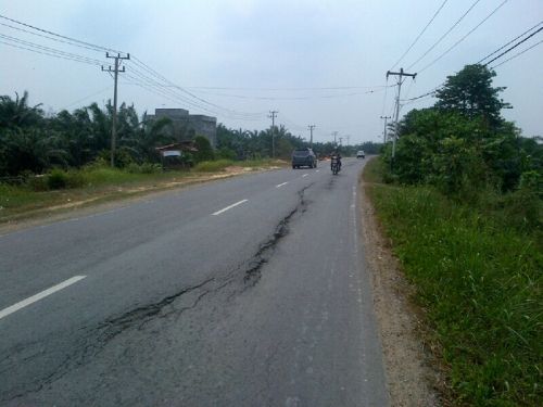 Dianggarkan Biaya Perawatan Tiap Tahun, Jalan Milik Provinsi Riau di Inhu Kembali Rusak