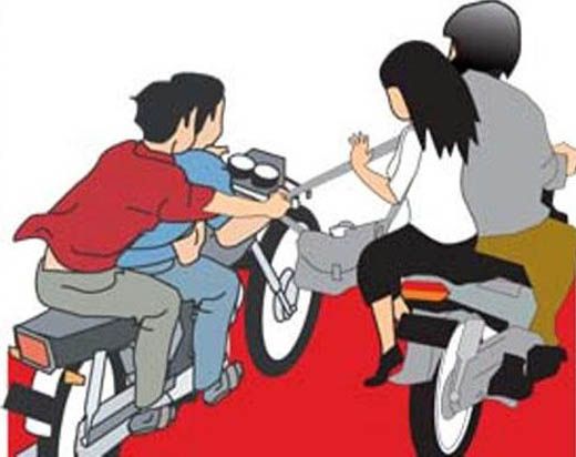 Astaga! Jambret Tendang Pasangan Suami Istri sampai Jatuh dari Motor setelah Gagal Rebut Tas di Jalan Guru Sulaiman Pekanbaru