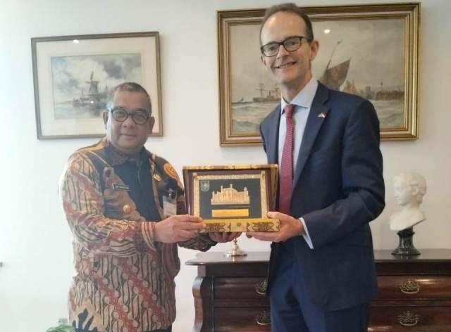 Gubri Edy Natar Temui Dubes Inggris, Bahas Masalah Lingkungan Hidup