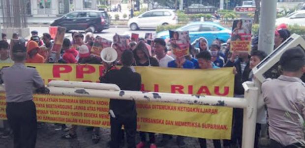 Ratusan Massa Peduli Riau Demo KPK, Desak Suparman Dijadikan Tersangka