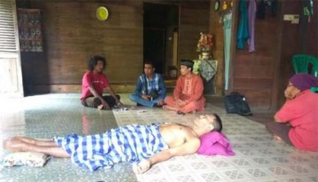 Kasihan, Luka Membusuk Membuat Wahidun Warga Alahair Kepulauan Meranti Hanya Bisa Terbaring Lemah di Rumah Selama 8 Tahun