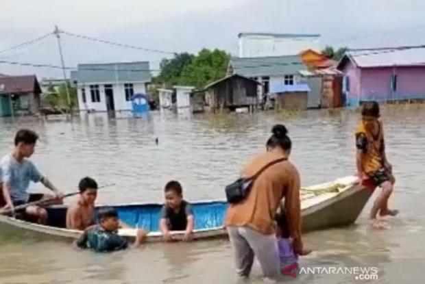 Banjir Rob Mengancam Wilayah Pesisir Riau, Masyarakat Diingatkan Waspada