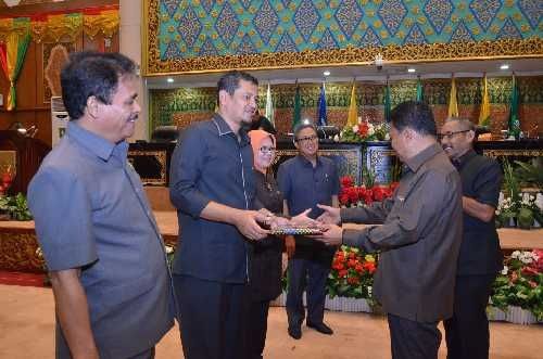 Anggota Baru Komisioner KIP dan KPID Disetujui Paripurna DPRD Riau