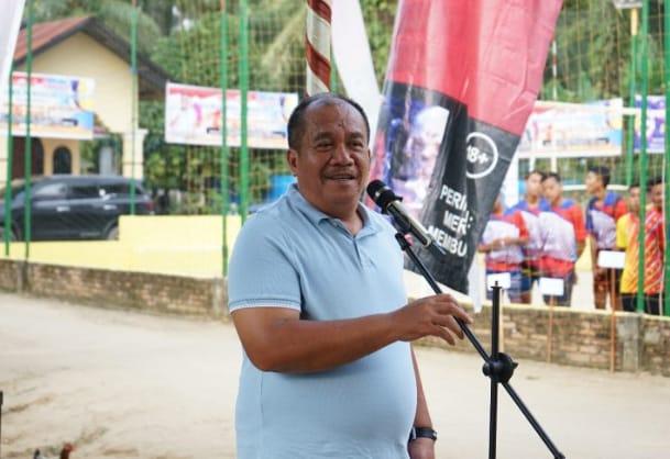 Ditandai Servis Pertama, Wabup Asahan Resmi Buka Turnamen Voli di Aek Kuasan