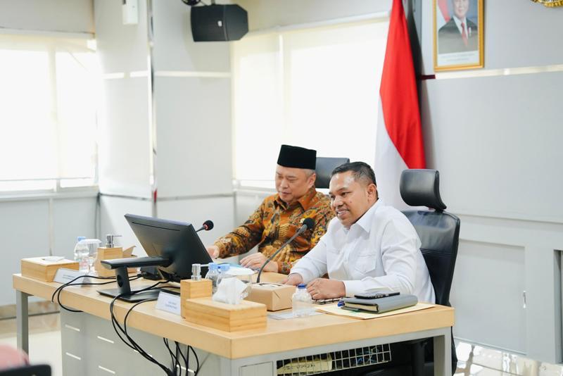 <b>Gubernur Wahid Kunjungi Menhub, Bahas Rencana Relokasi Bandara hingga Jalur Kereta</b>