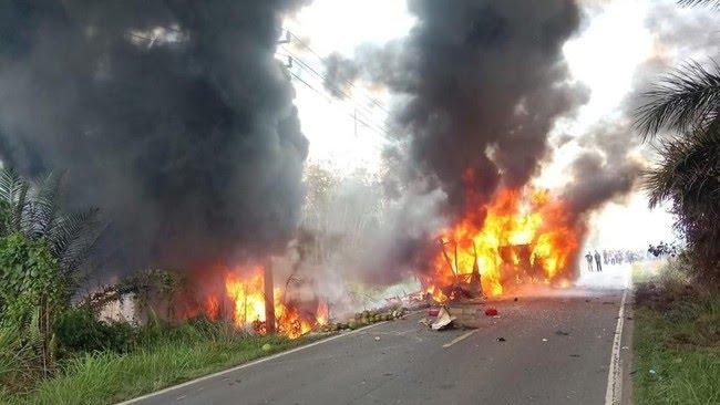 <b>Bus ALS Terbakar di Badan Jalan Lintas Sumatra Wilayah Sumsel, Diduga 6 Orang Tewas</b>