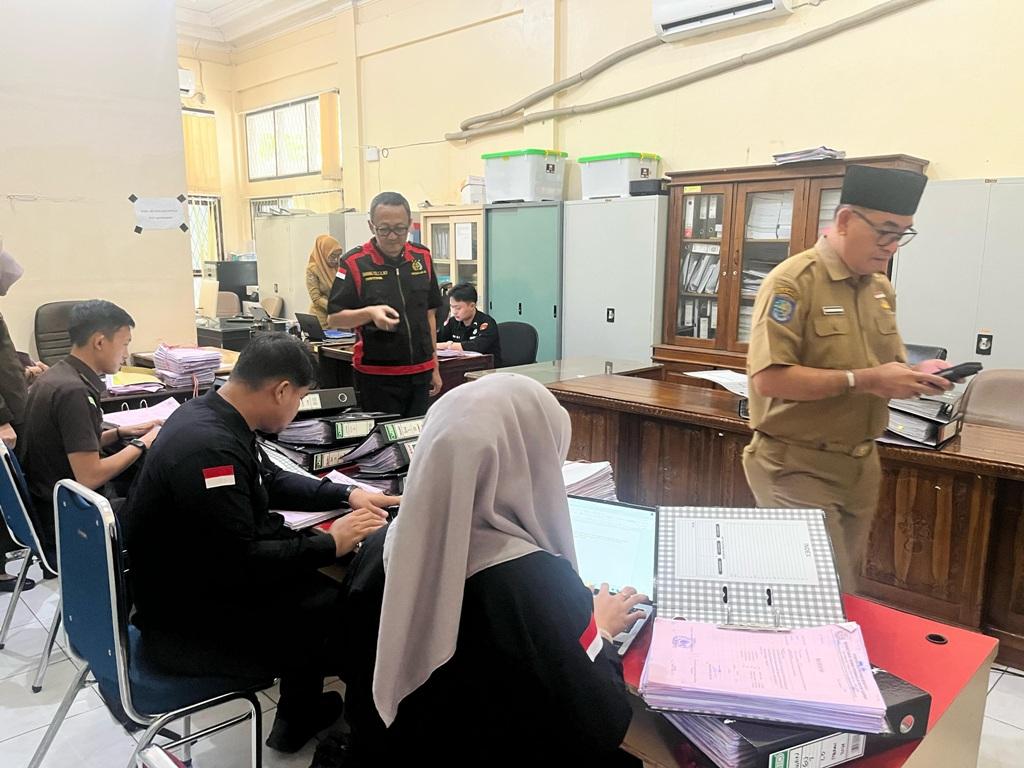 <b>Dugaan Korupsi Miliaran Rupiah di Setwan DPRD Provinsi Bengkulu: 200 Saksi Diperiksa, Aliran Uang Ditelusuri!</b>